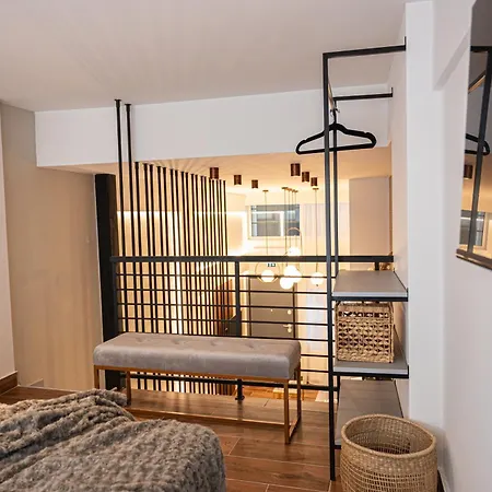 Luxe Loft Near Seaside *